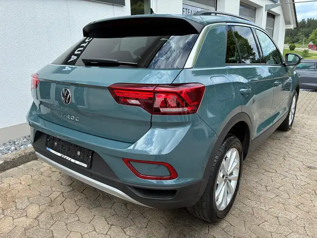 Volkswagen T-Roc view 5