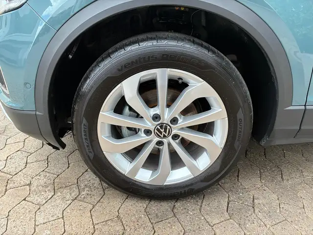 Volkswagen T-Roc view 8