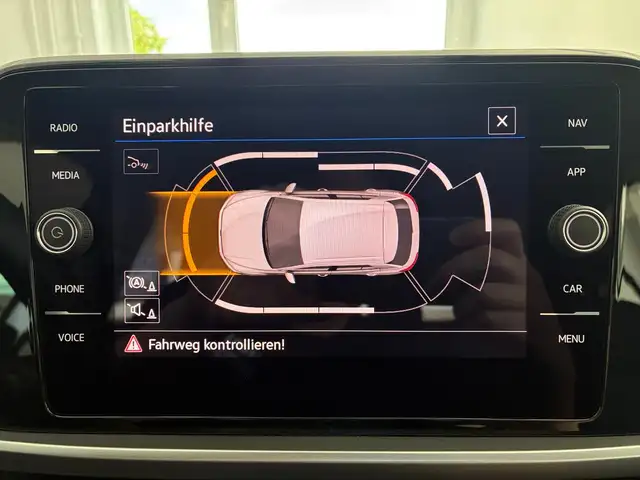 Volkswagen T-Roc view 9