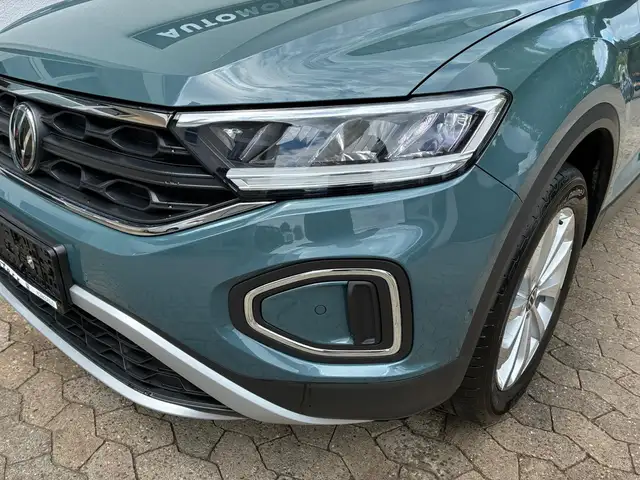 Volkswagen T-Roc view 6