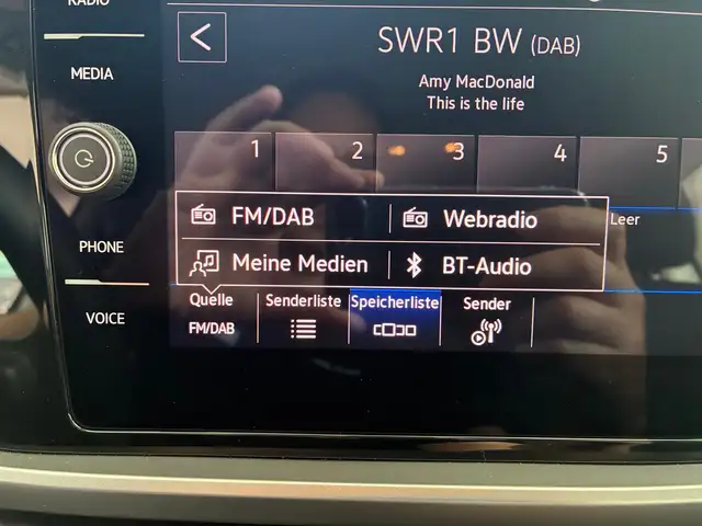 Volkswagen T-Roc view 11