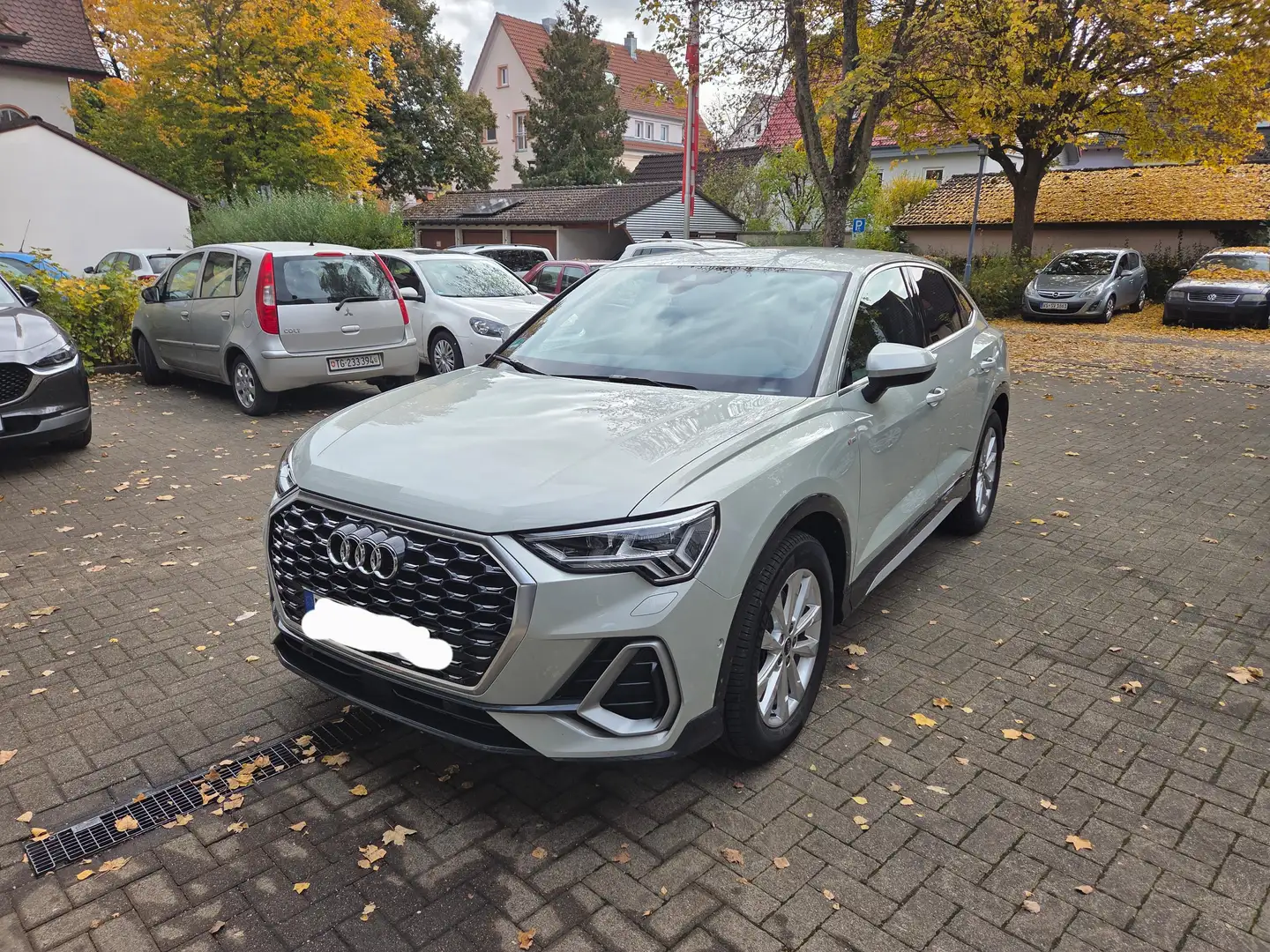 Audi Q3 40 TFSI quattro S line Grau - 2