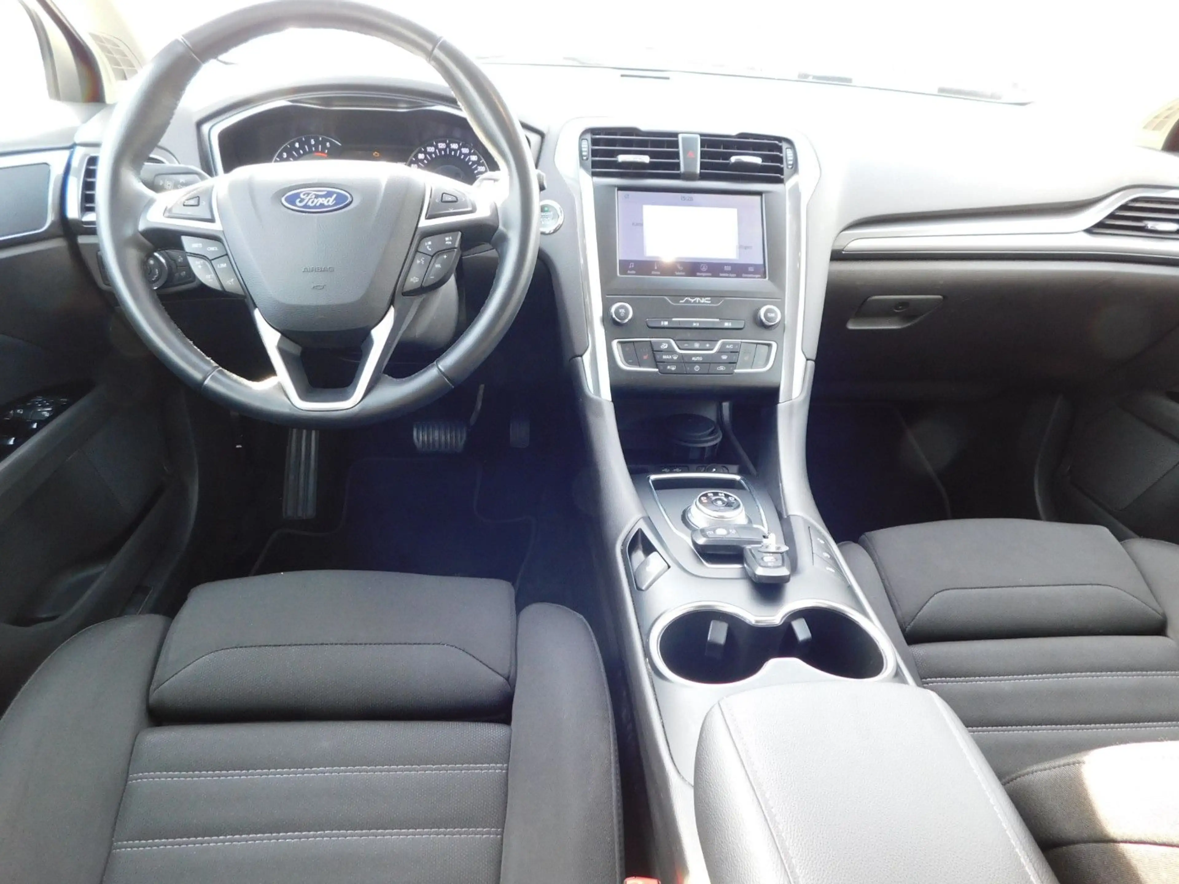 Ford Mondeo Turnier Titanium Autom. Panodach — photo 11