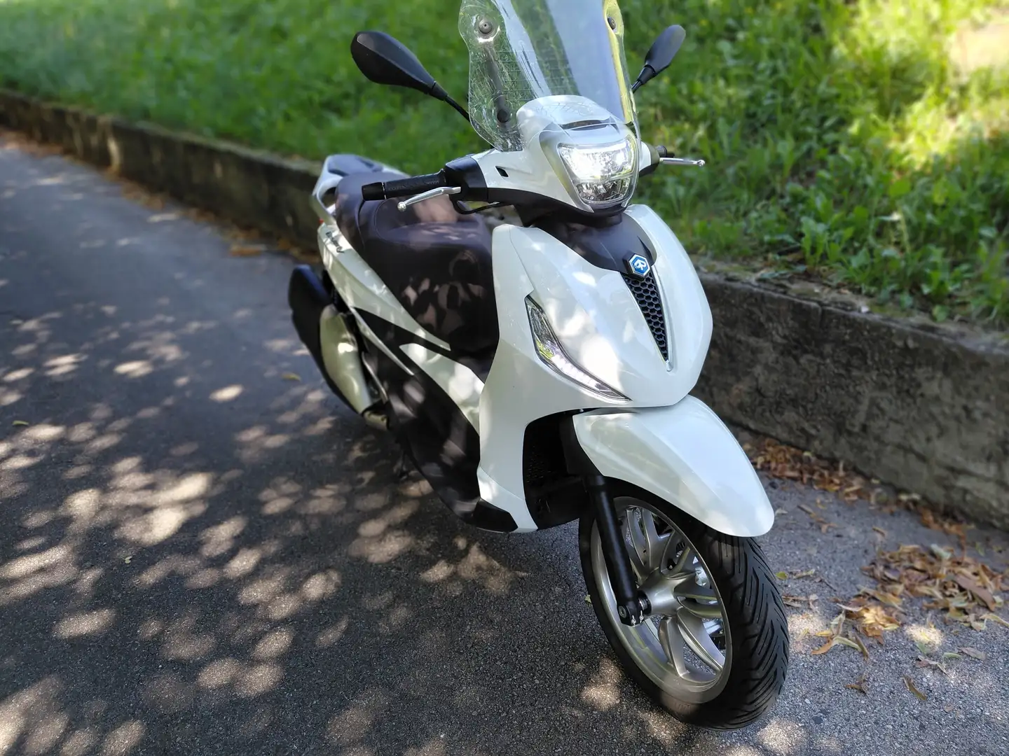 Piaggio Beverly 400 Beyaz - 1
