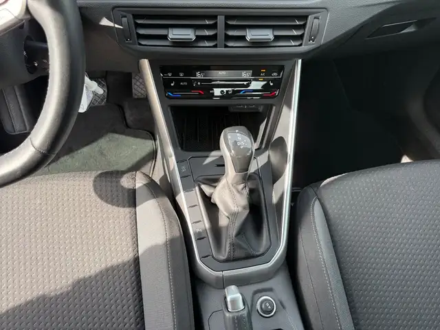 Volkswagen Polo view 9