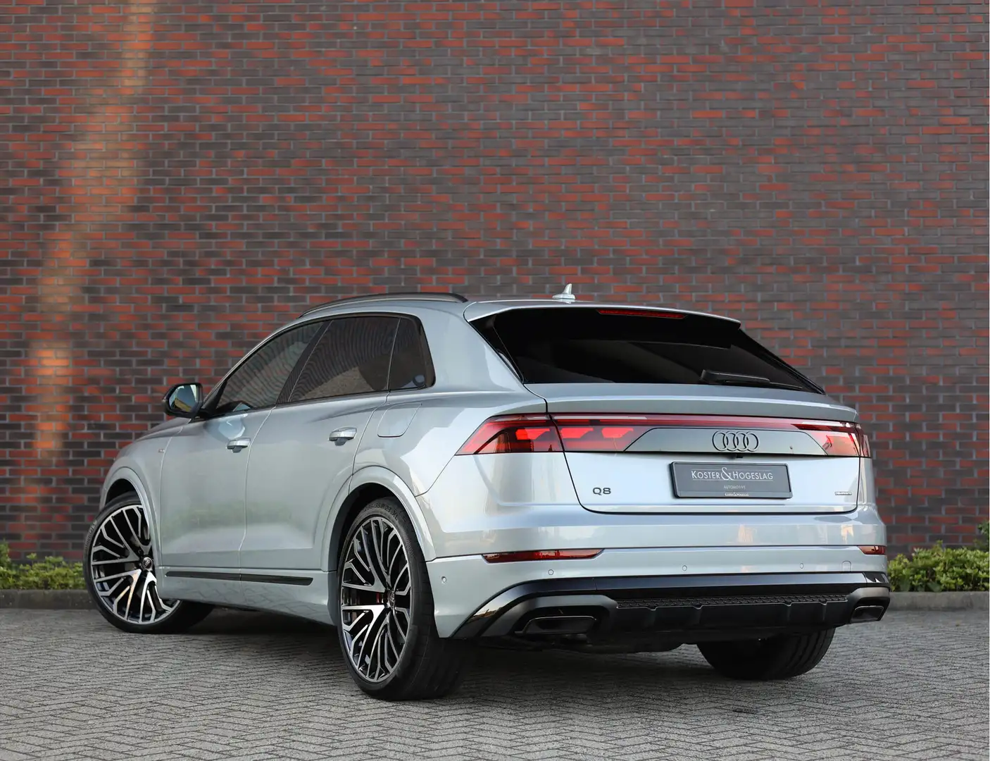 Audi Q8 60 TFSI e Quattro Pro Line S Competition *Direct l Plateado - 2
