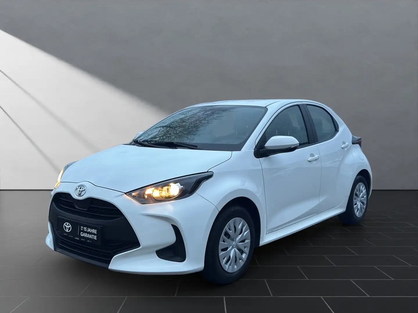 Toyota Yaris 1.0 VVTi SOUND PAKET+ KAMERA+TOUCH+iACC Weiß - 1