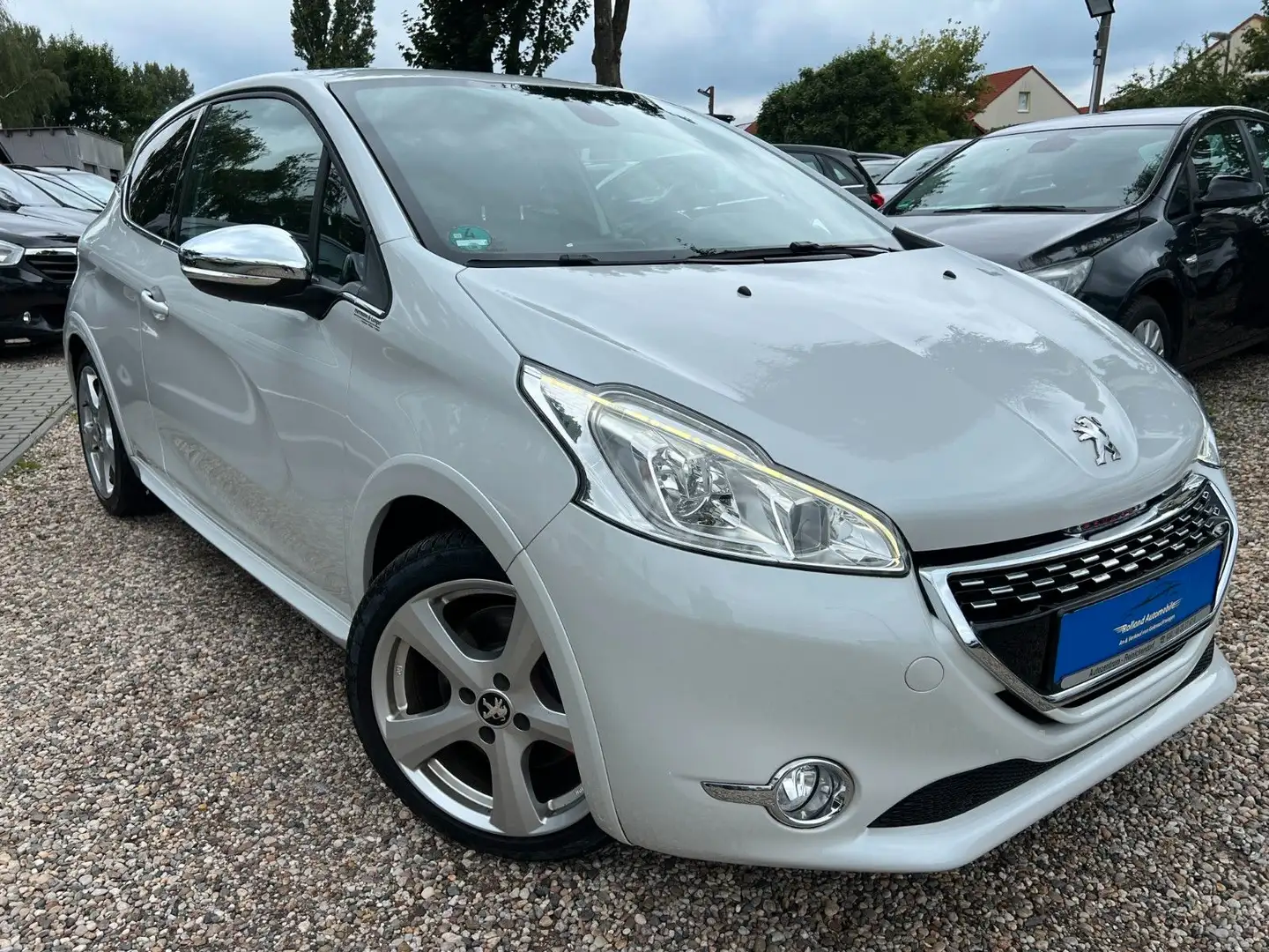 Peugeot 208 GTi*1.HD*Klima*SHZ*Navi*JBL*Leder*TÜV NEU White - 1
