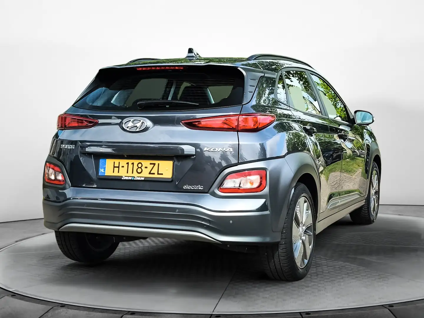 Hyundai KONA EV Comfort 64 kWh (204 PK) 1e-Eig. & Dealer-Onderh Grey - 2