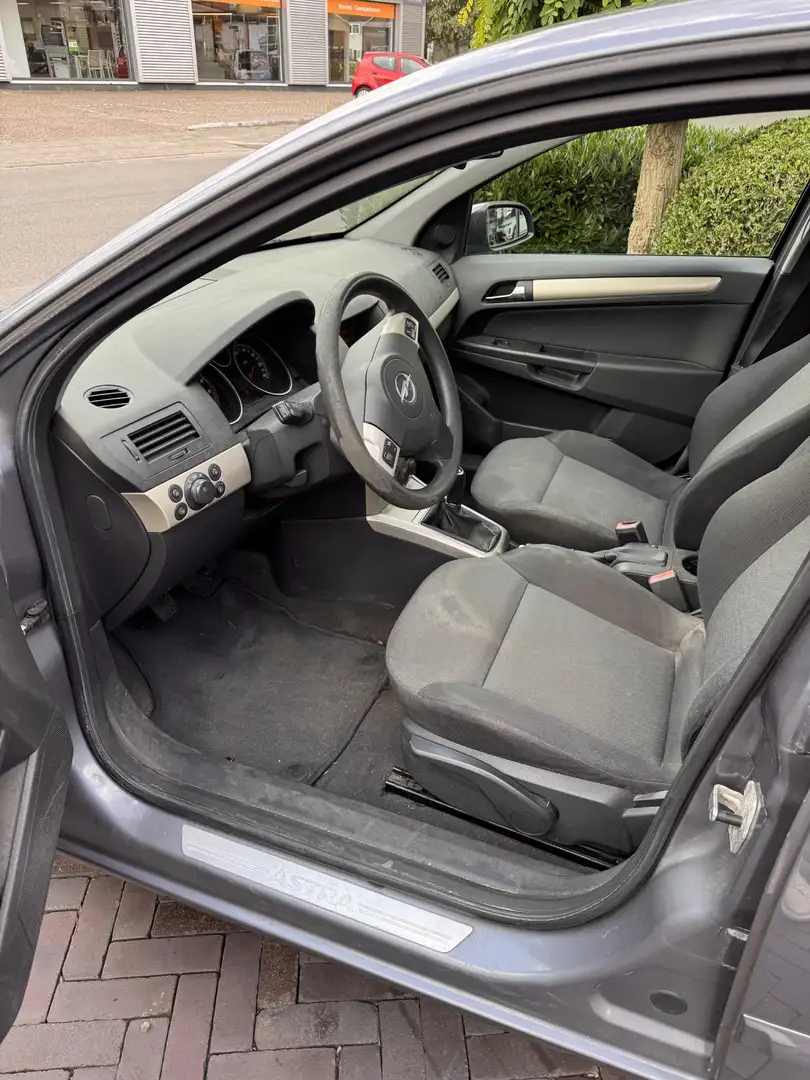 Opel Astra 1.6 Temptation Airco Cruise Control 16”LM Grijs - 2