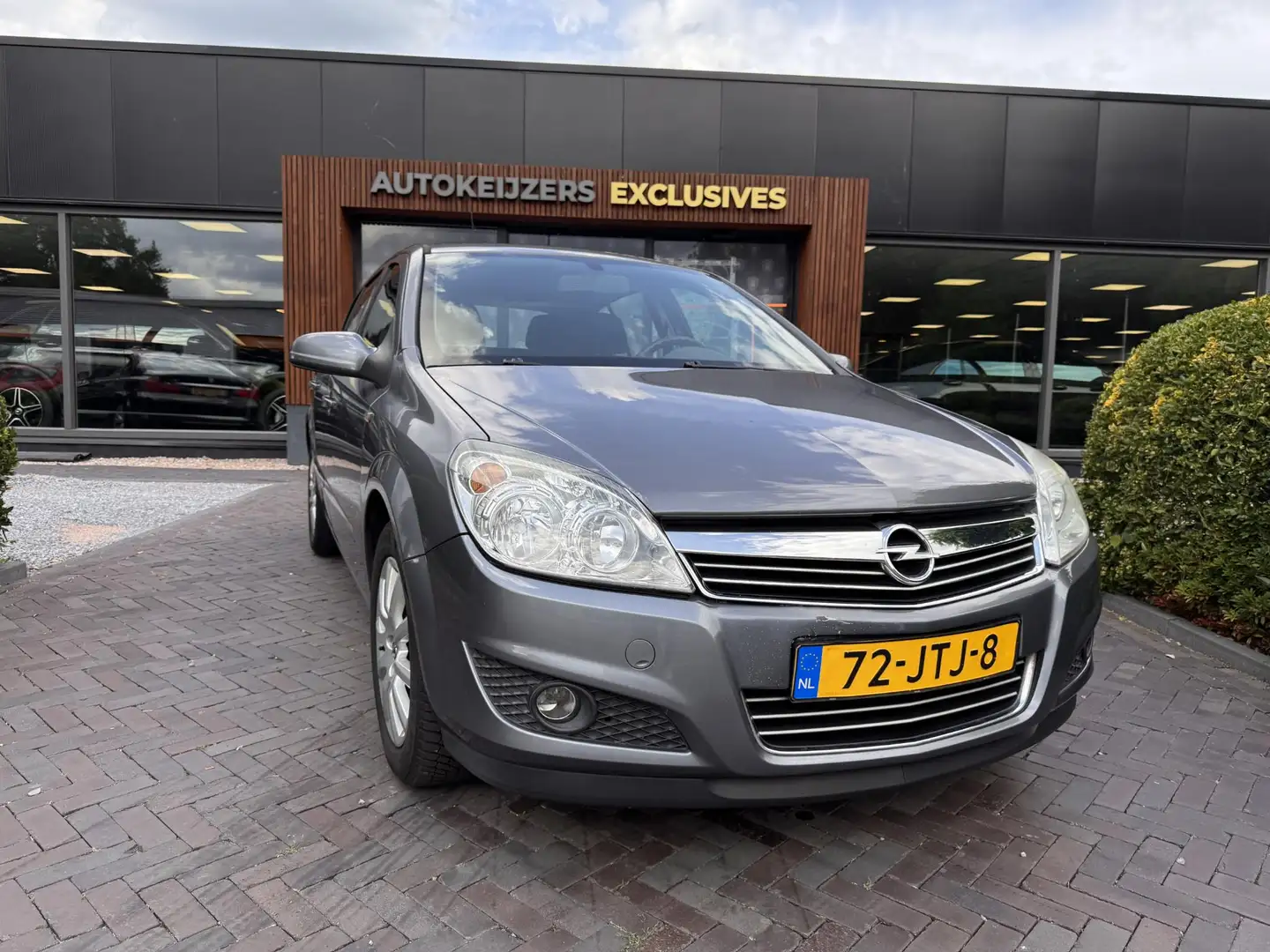 Opel Astra 1.6 Temptation Airco Cruise Control 16”LM Grijs - 1