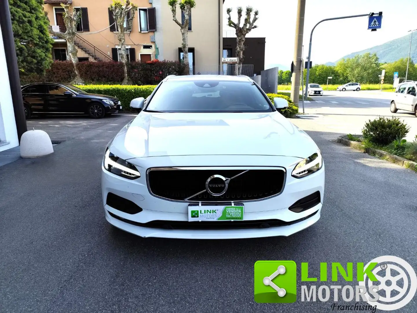 Volvo V90 D3 Geartronic Momentum GARANZIA INCLUSA Bianco - 2