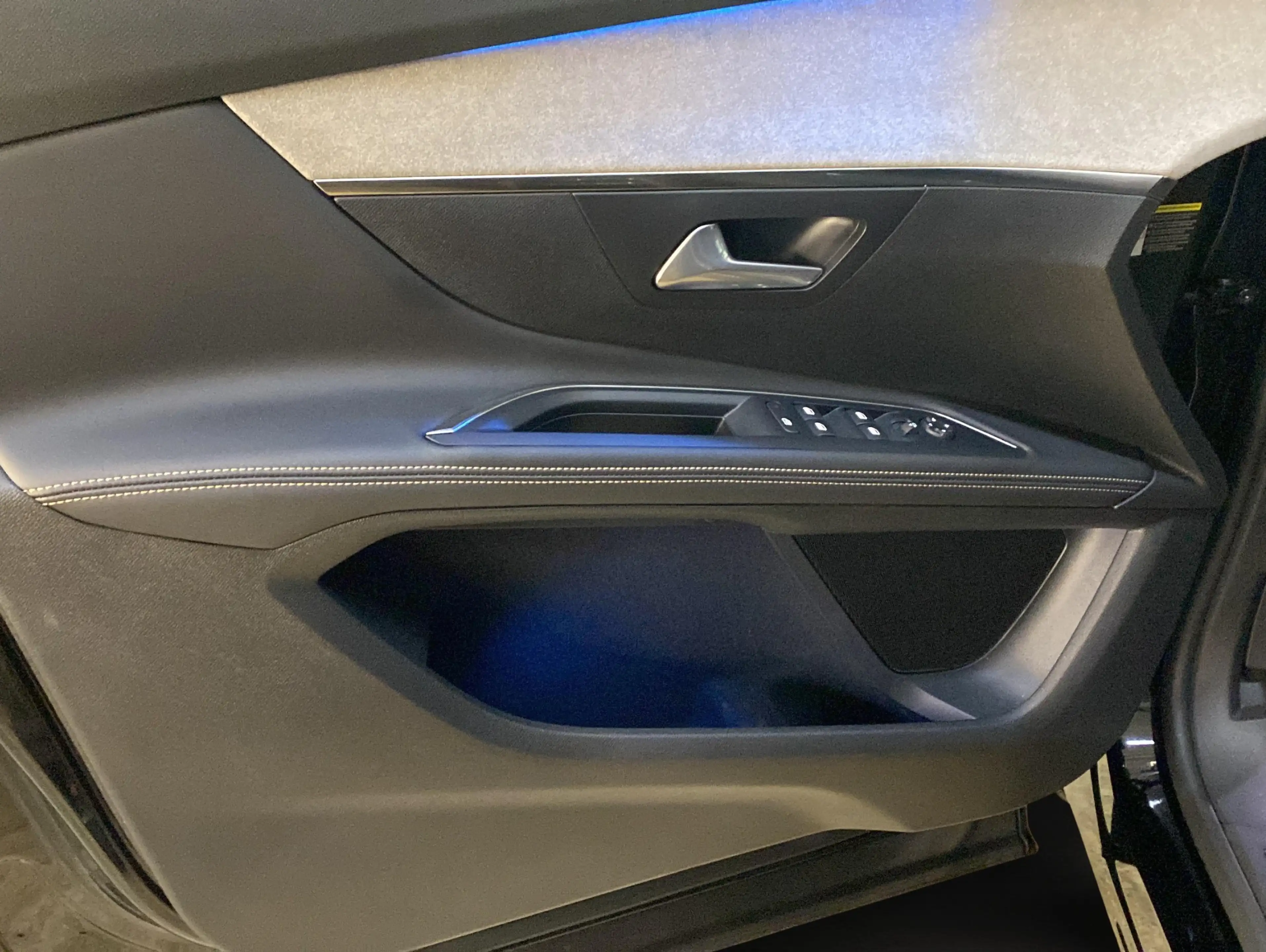 Peugeot 5008 GT Facelift*Navi*ACC*Kamera*7Sitze* — photo 4