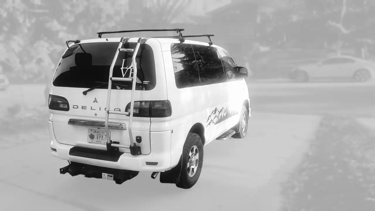 Mitsubishi Delica снимка Mitsubishi Delica