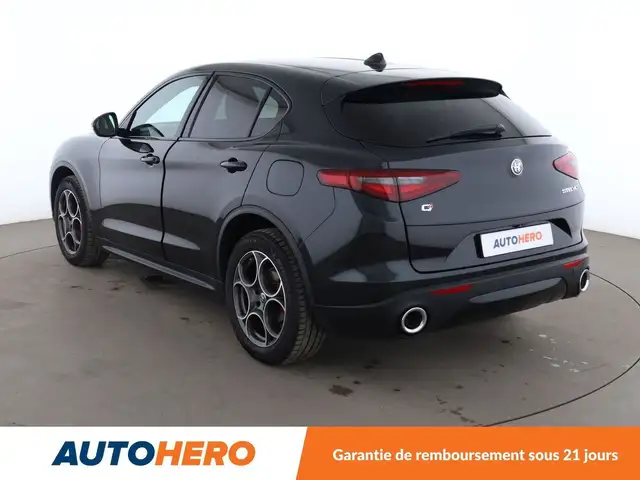 Alfa Romeo Stelvio view 4
