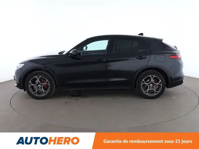 Alfa Romeo Stelvio view 3