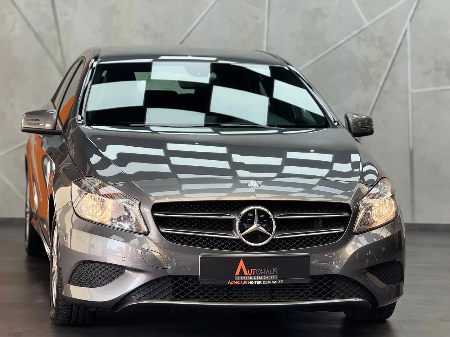 Mercedes-Benz A 180 BlueEfficiency |KLIMA|SHZG|TEMP Gris - 2