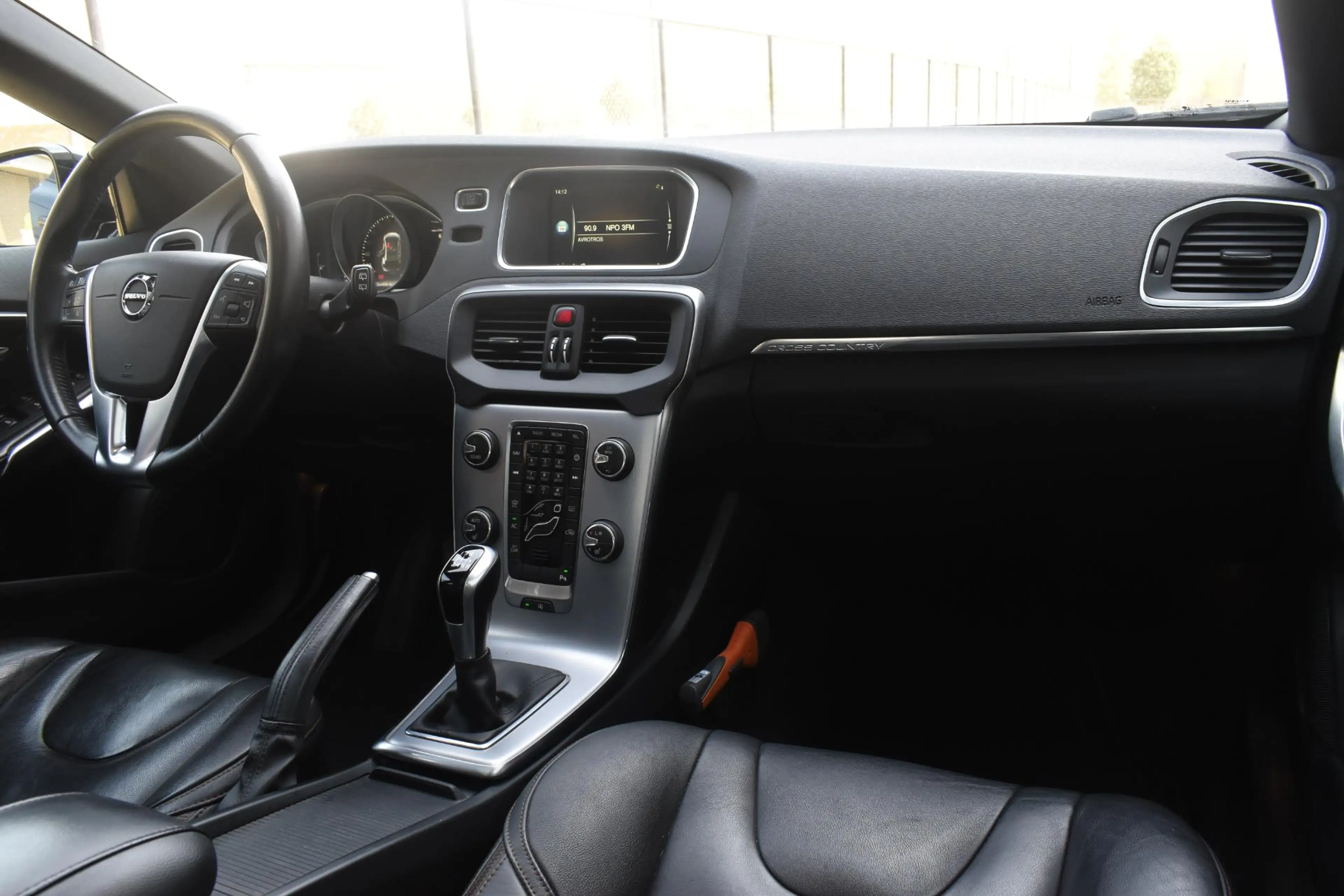 Volvo V40 Cross Country T3 152PK Nordic+ / Navigatie / Panoramadak / Leren — photo 29