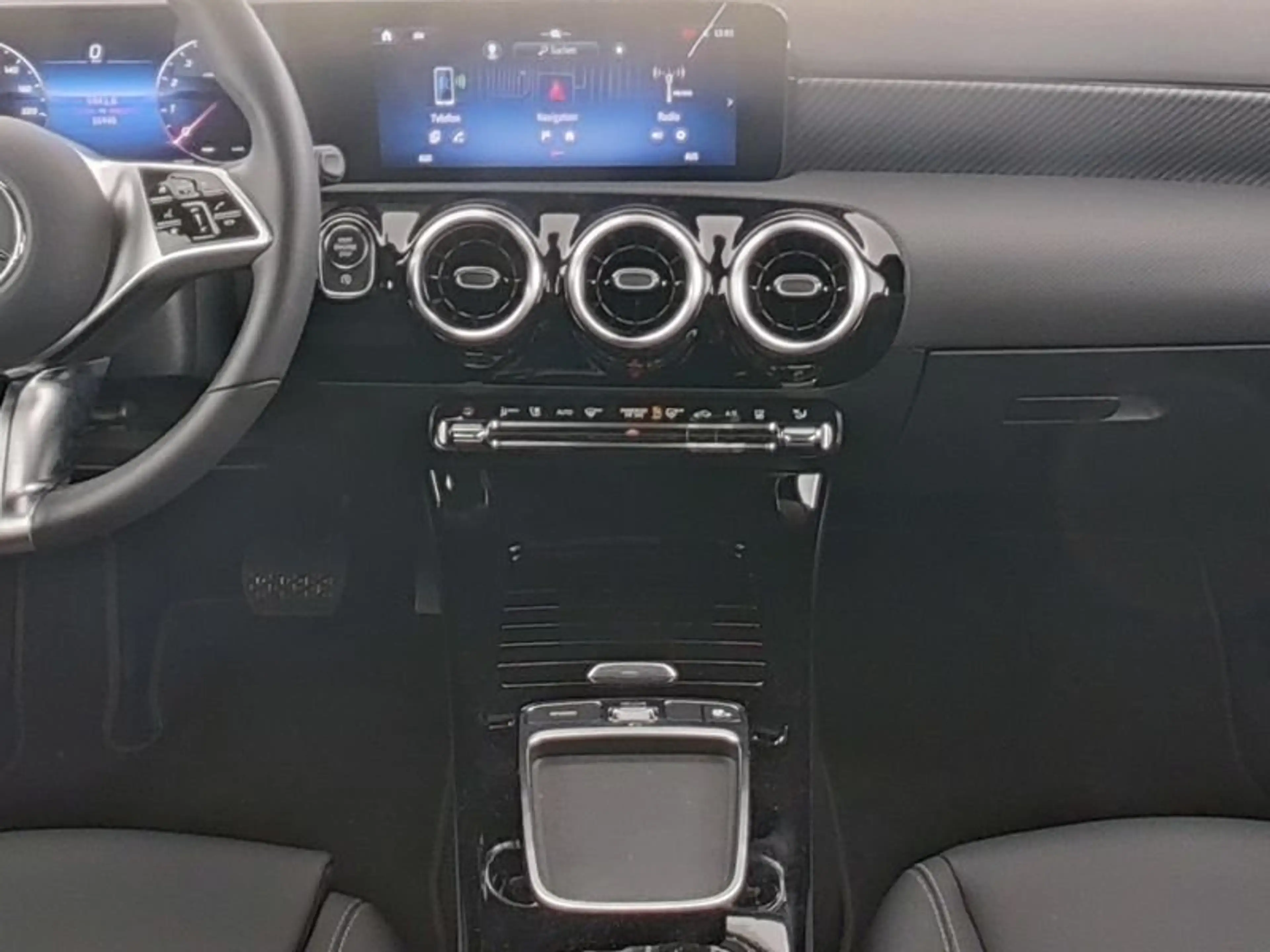 Mercedes-Benz A 200 PROGRESSIVE*FAP*STANDHEIZUNG*DISTRONIC — photo 8