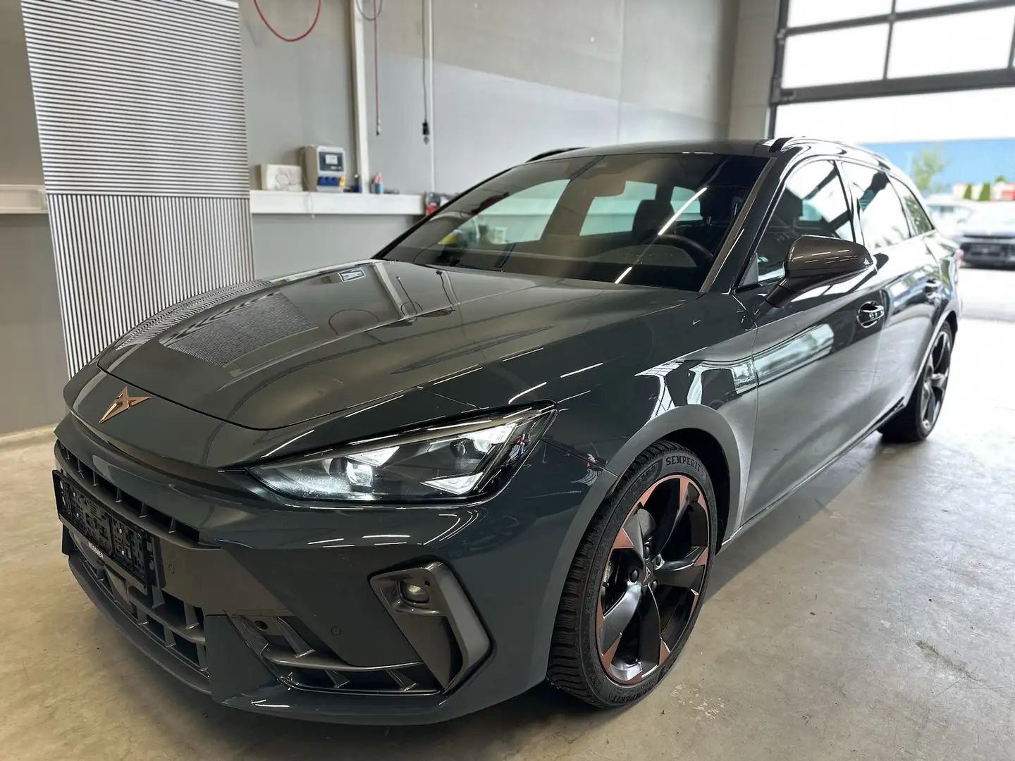 CUPRA Leon ST 1,5eTSI DSG Pure Performance Edge Navi Blau - 1