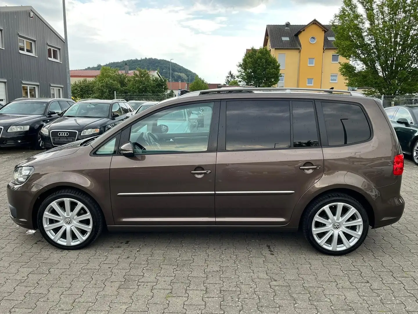 Volkswagen Touran Highline Bi-Xenon Pano Standheizung Autom Braun - 1