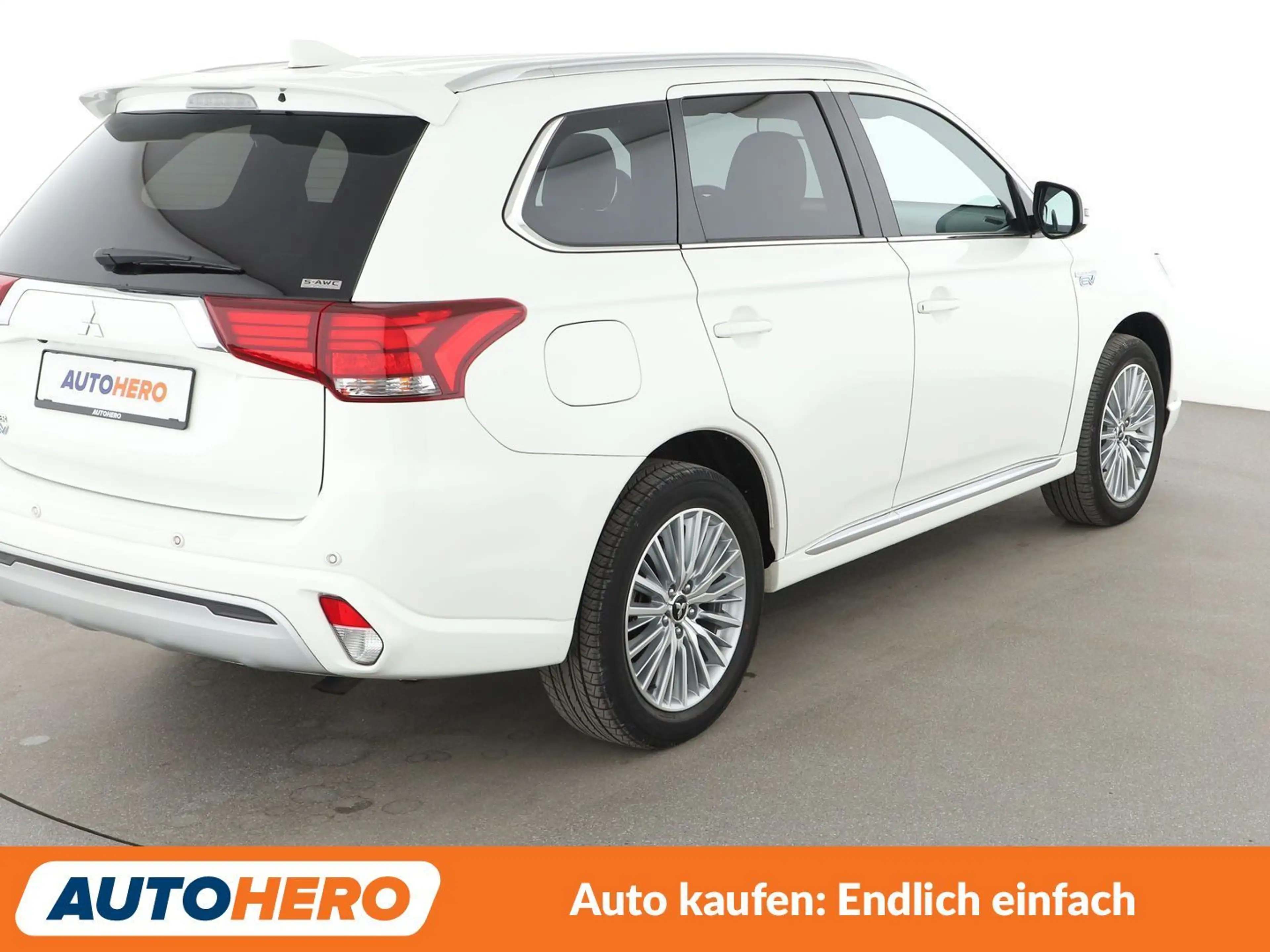Mitsubishi Outlander 2.4 PHEV Top 4WD Aut.*NAVI*LED*TEMPO*CAM*PDC*SHZ* — photo 6