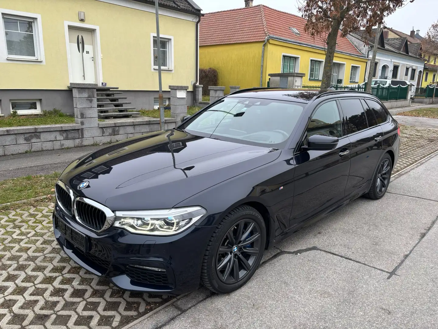 BMW 540 540i Touring xDrive Aut. Blau - 1