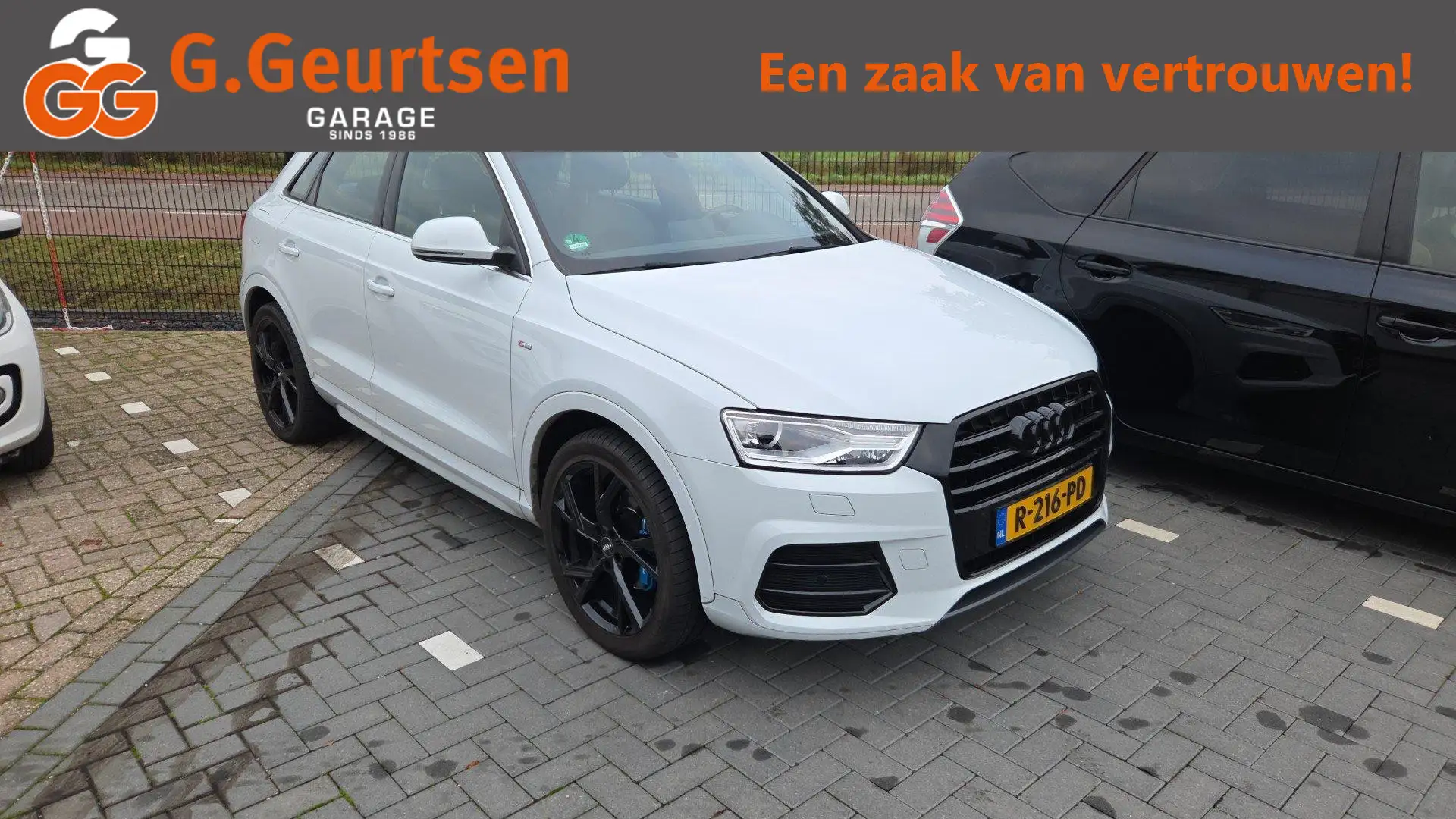 Audi Q3 2.0TFSI 220PK, quattro, S-line, Trekhaak, Panorama Wit - 1