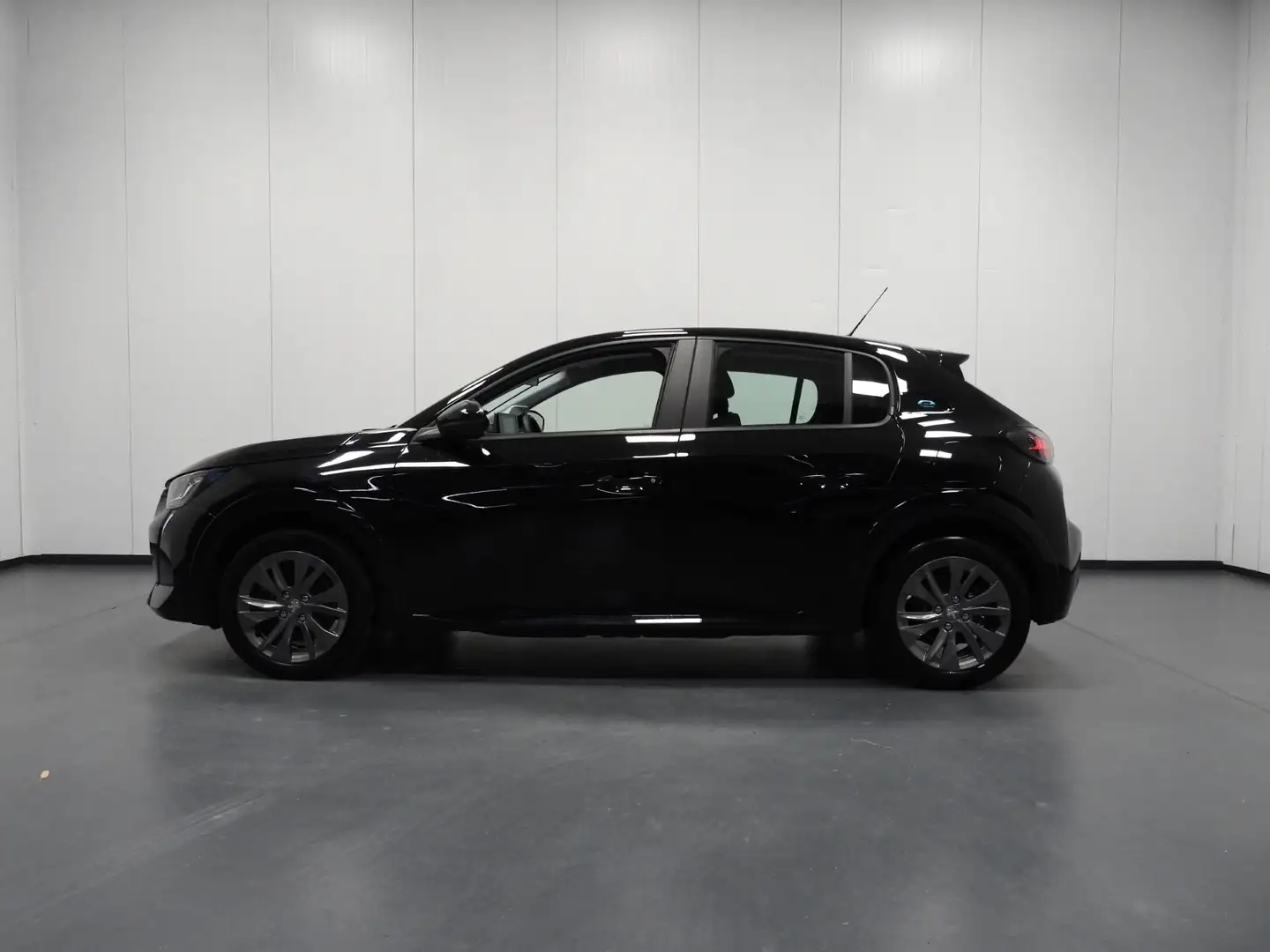 Peugeot e-208 EV Active Pack 50 kWh NAVI/CLIMA/CRUISE/LED/16"LMV Zwart - 2