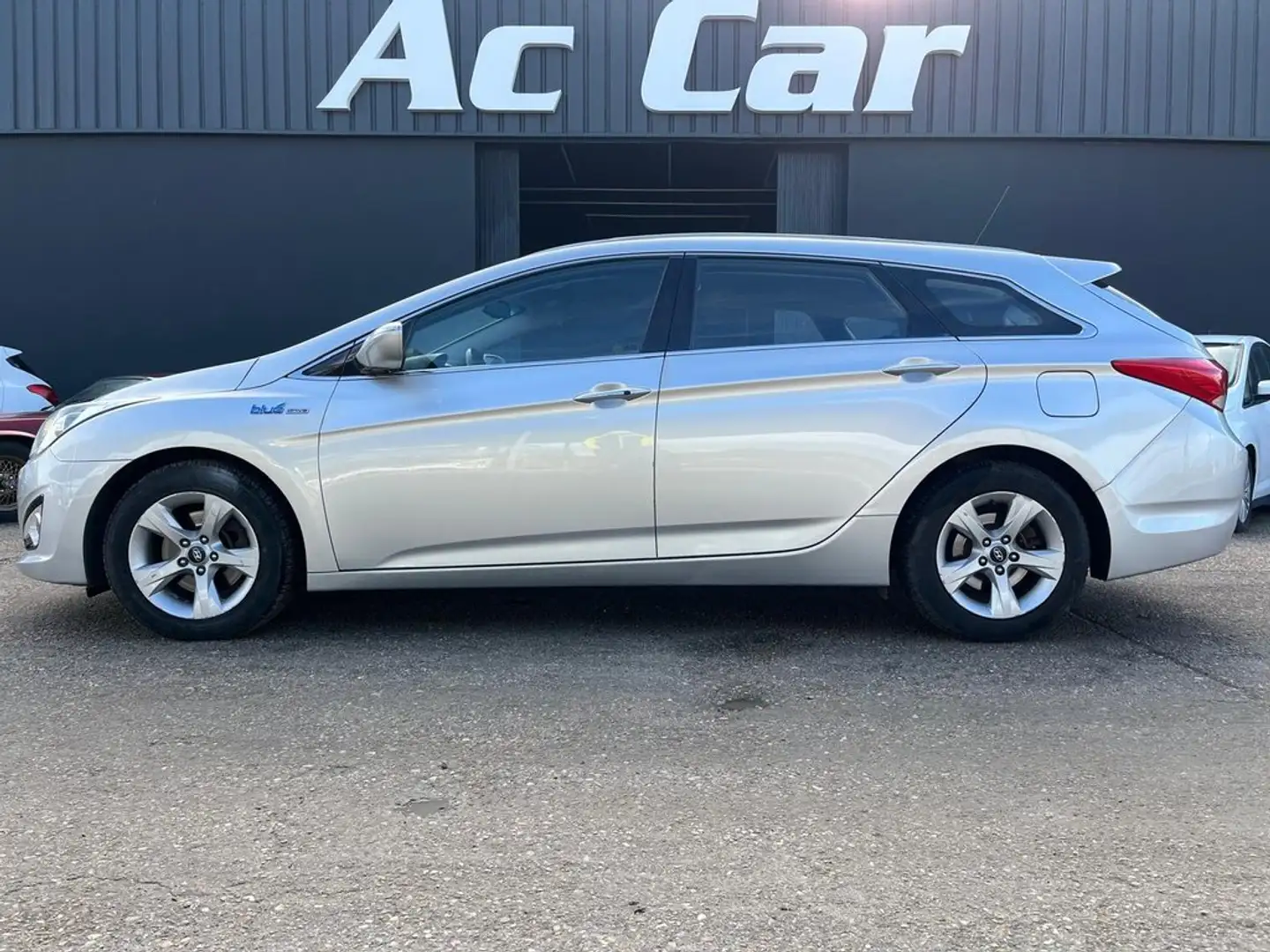 Hyundai i40 CW 1.7 CRDi 115cv BlueDrive Klass Gris - 2