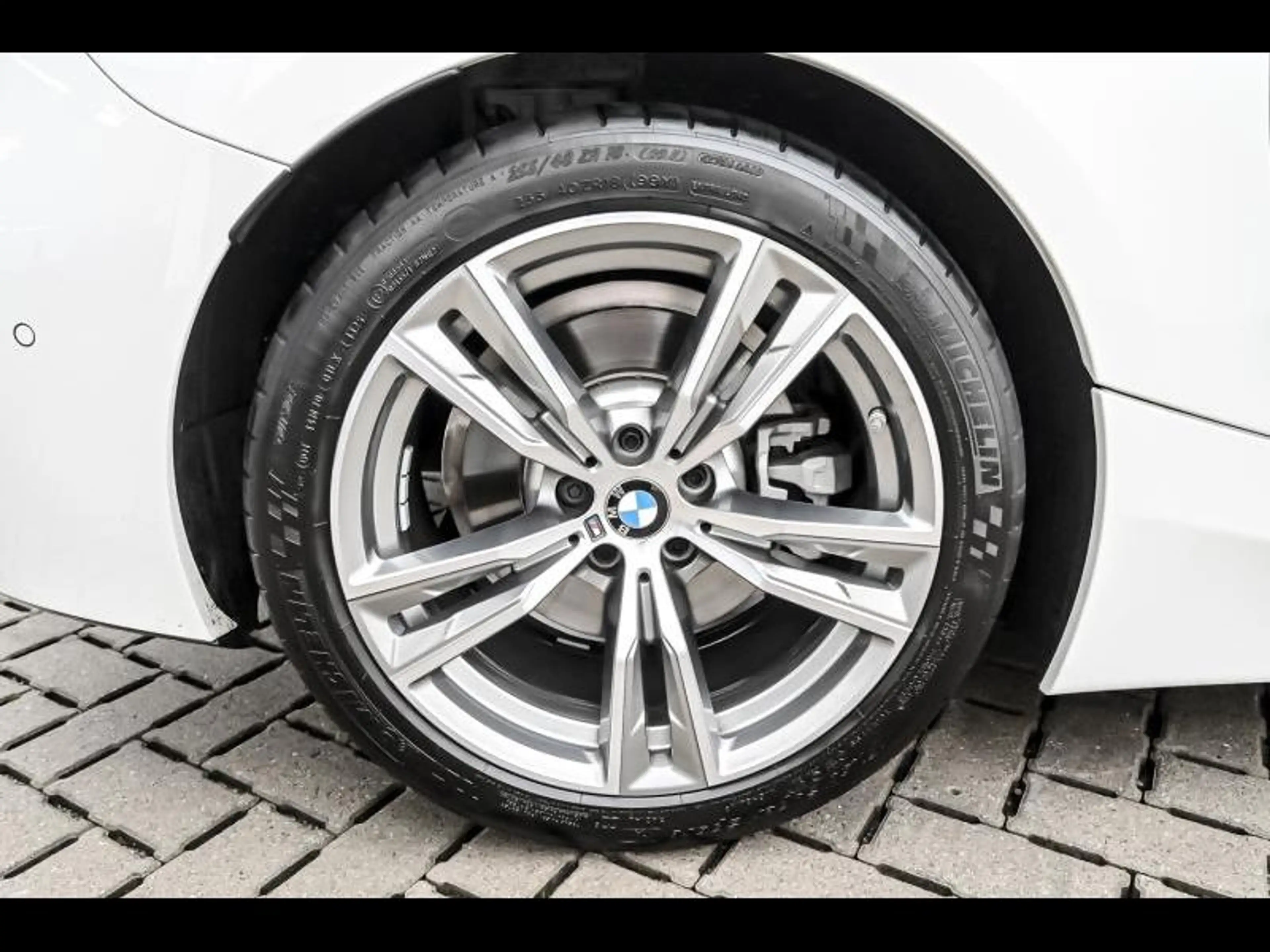 BMW Z4 sDrive30i — photo 11