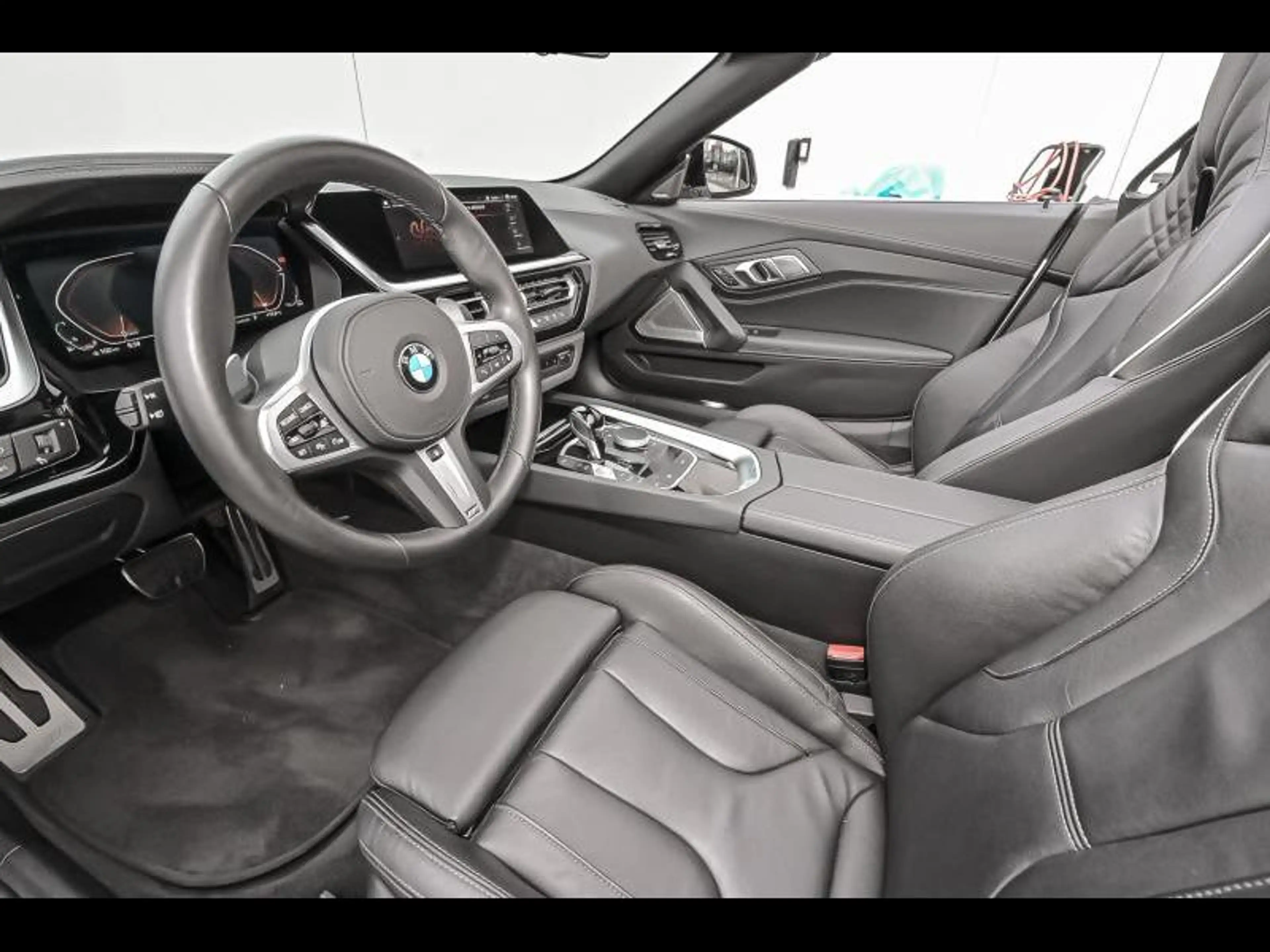 BMW Z4 sDrive30i — photo 9