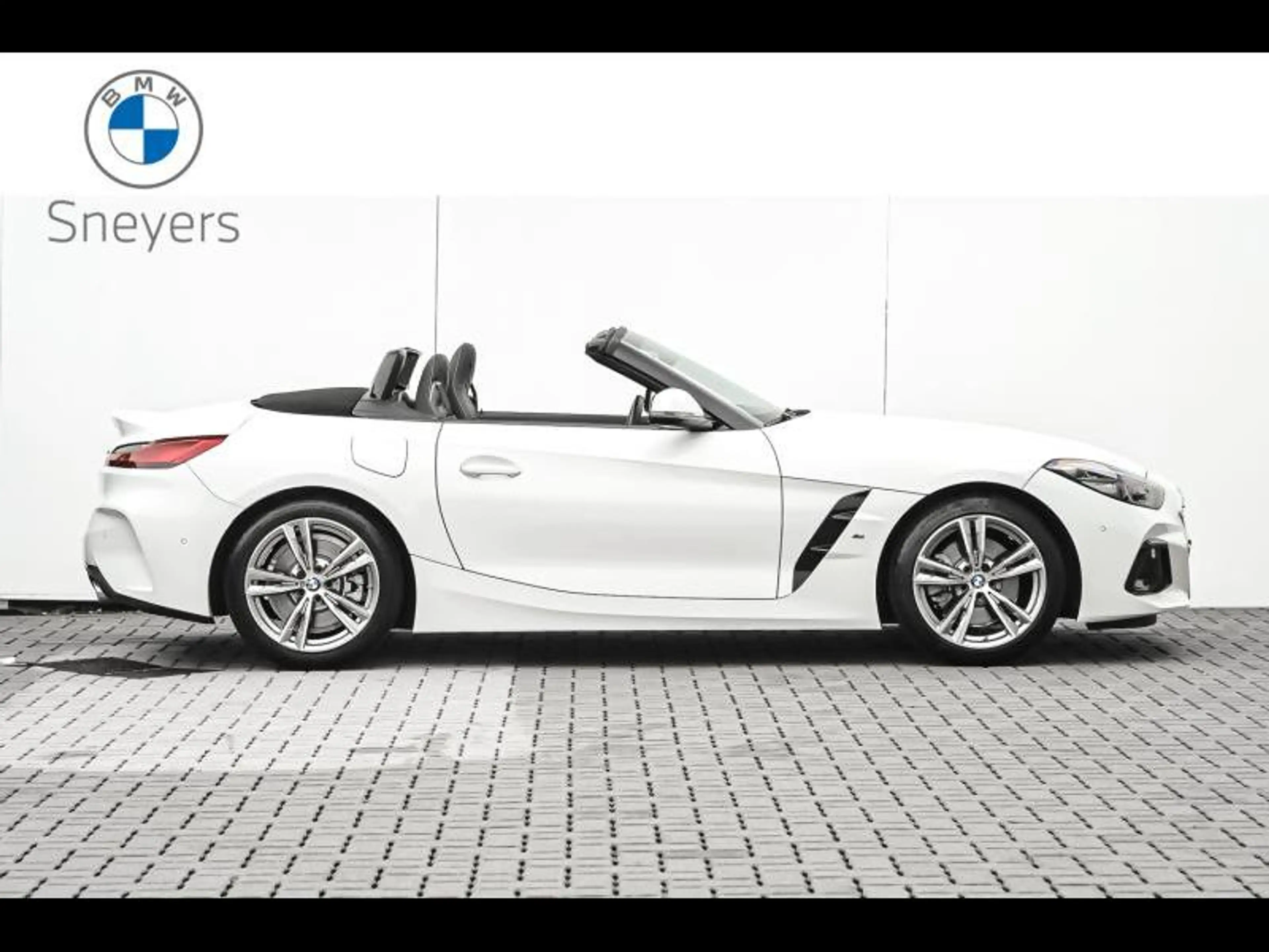 BMW Z4 sDrive30i — photo 4
