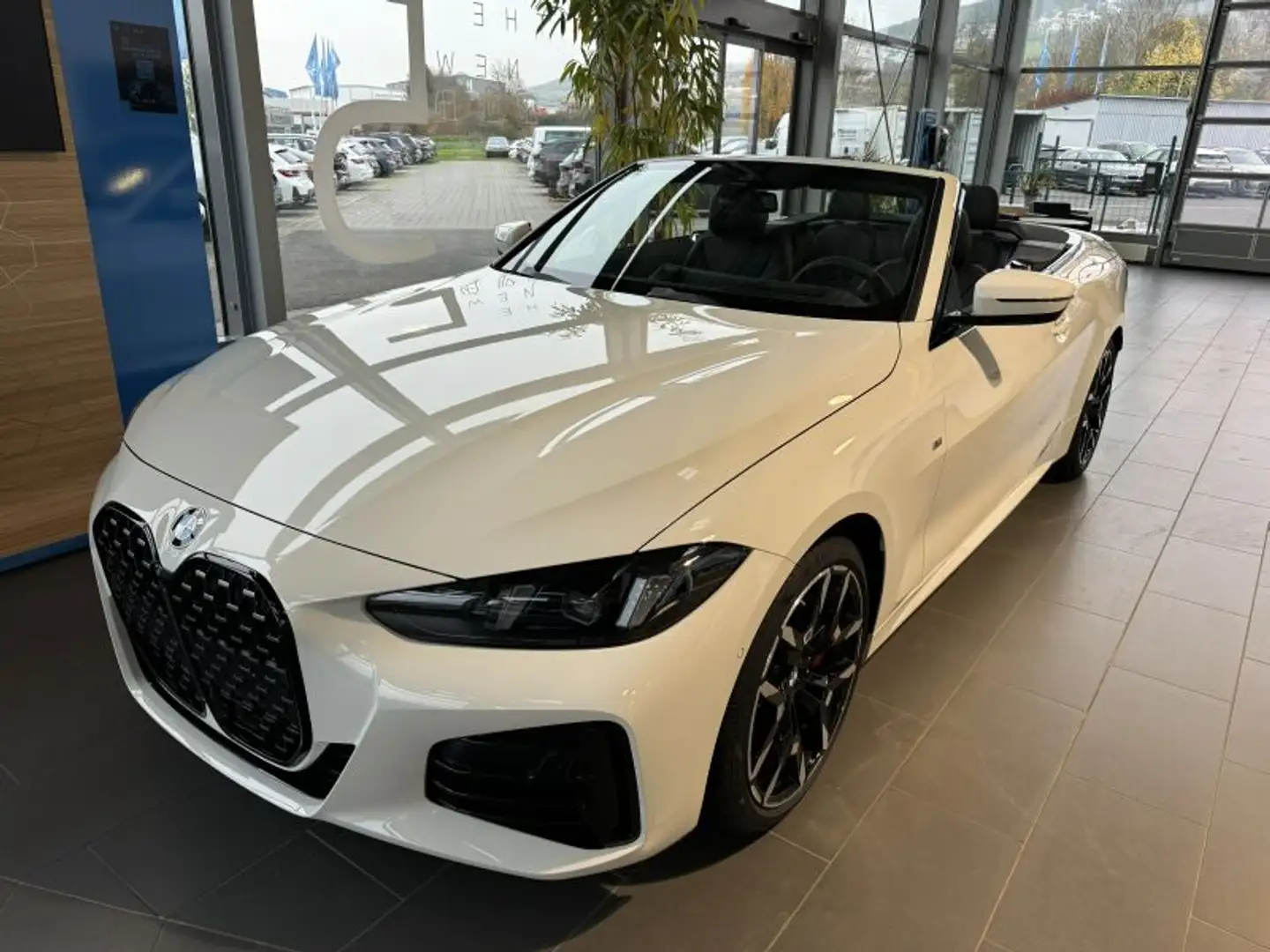 BMW 420 i Cabrio M Sportpaket *Vorführwagen-Aktion* Weiß - 1