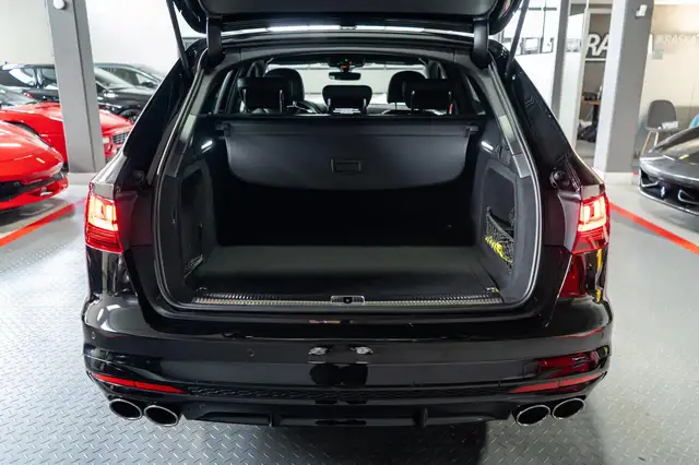 Audi S4 view 8