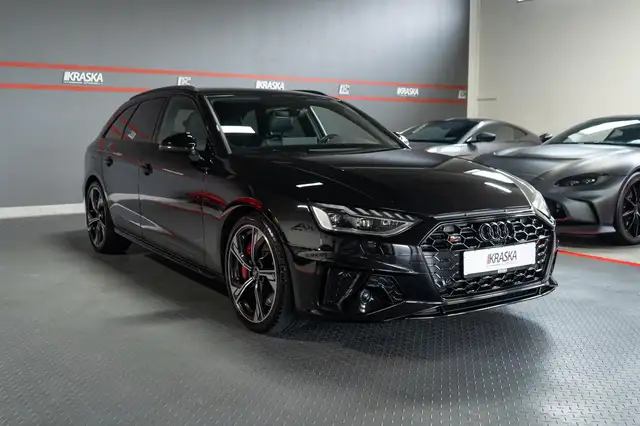 Audi S4 view 5