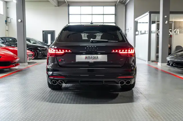 Audi S4 view 7