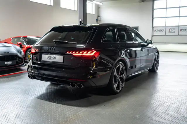 Audi S4 view 6