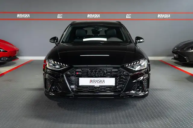 Audi S4 view 4