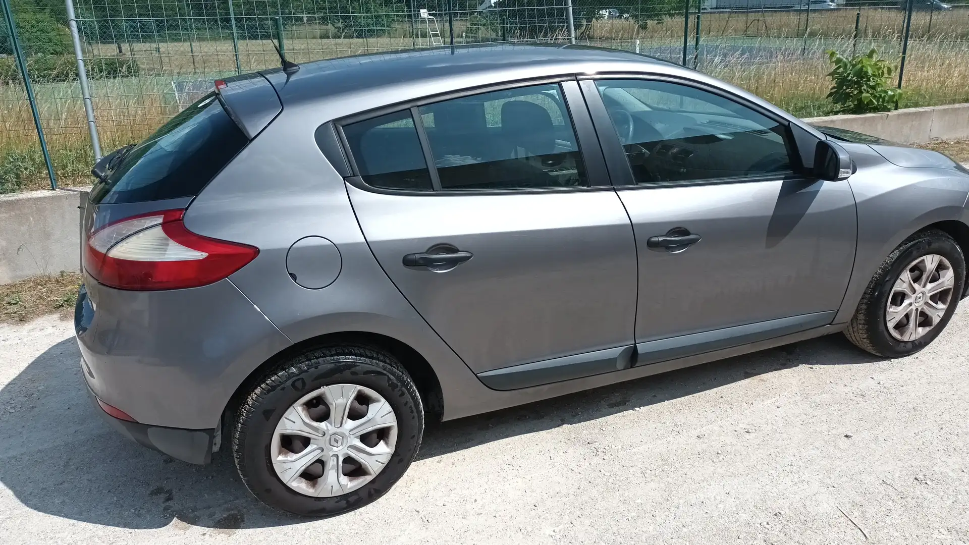 Renault Megane Mégane III dCi 110 FAP eco2 Expression Euro 5 Gris - 2