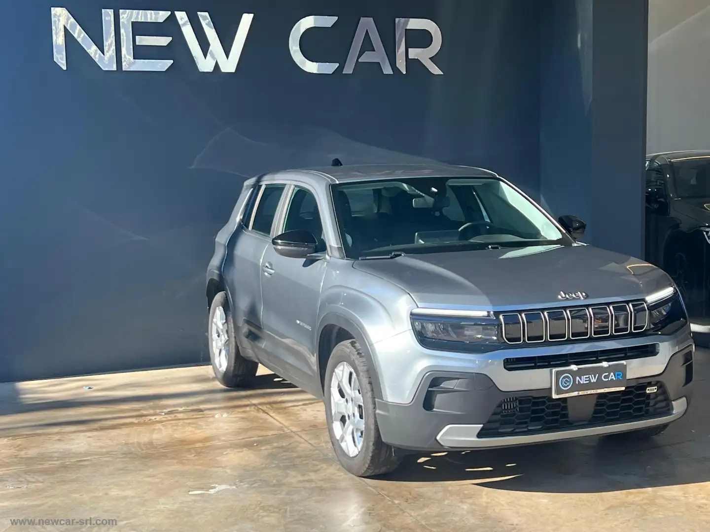 Jeep Avenger 1.2 Turbo Altitude Grau - 2