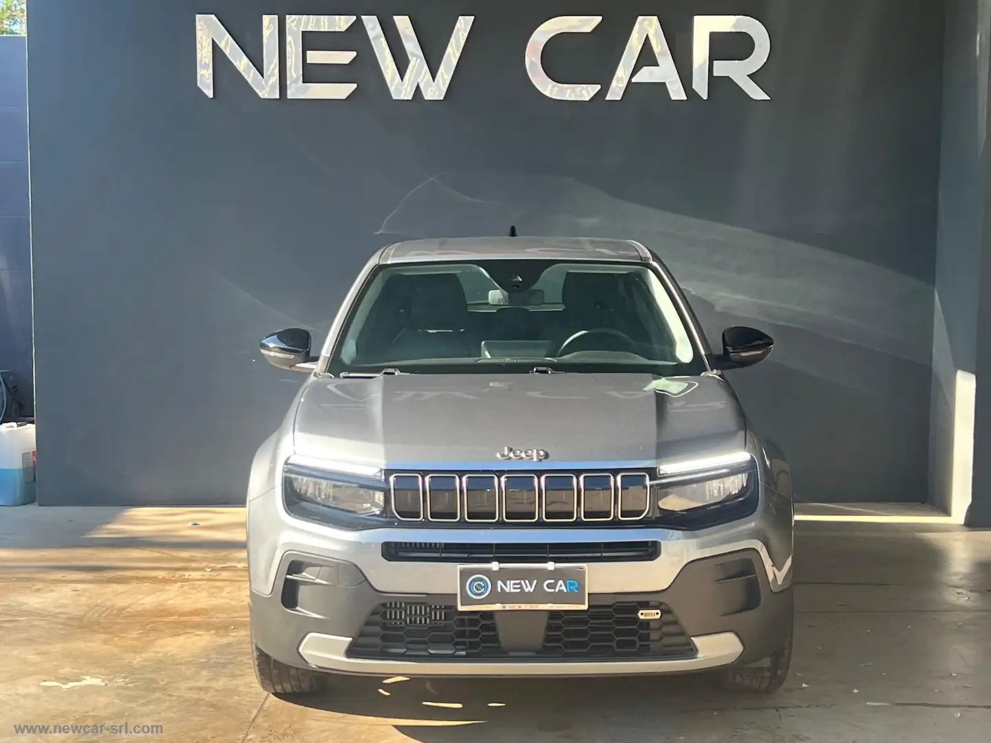 Jeep Avenger 1.2 Turbo Altitude Grau - 1