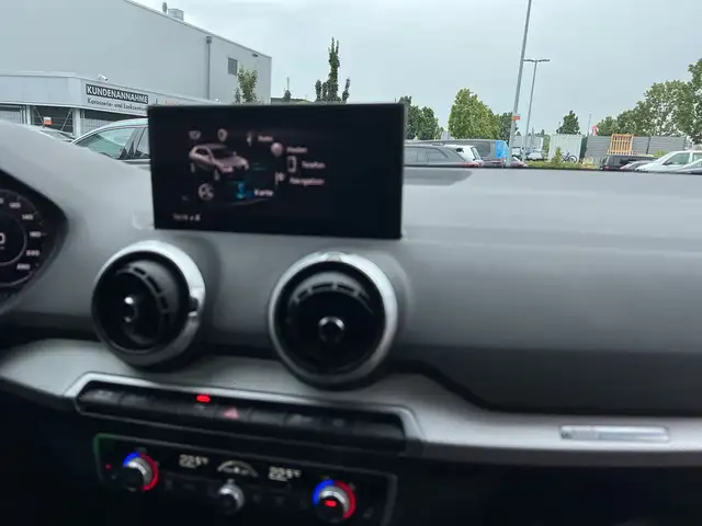 Audi Q2 view 11