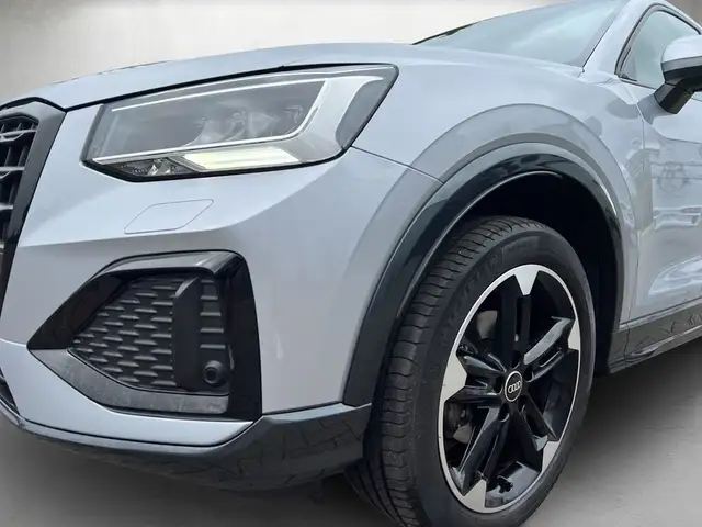 Audi Q2 view 4