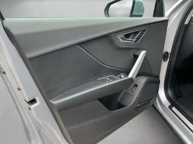 Audi Q2 view 6