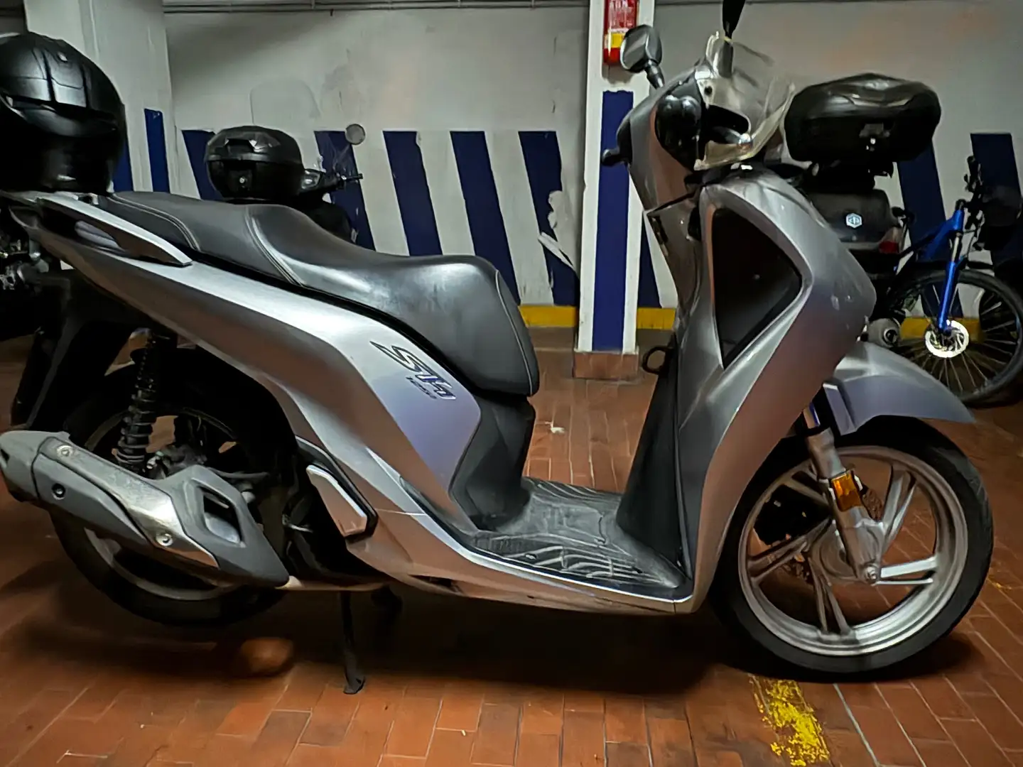 Honda SH 125i ABS Srebrny - 1