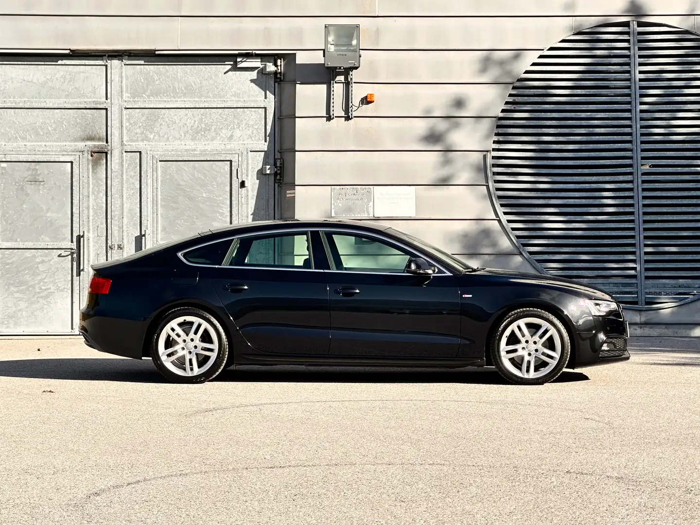 Audi A5 2.0 TDI Sportback 3x S-line / 1 Hand / ZR WP Pickerl neu ... Schwarz - 1