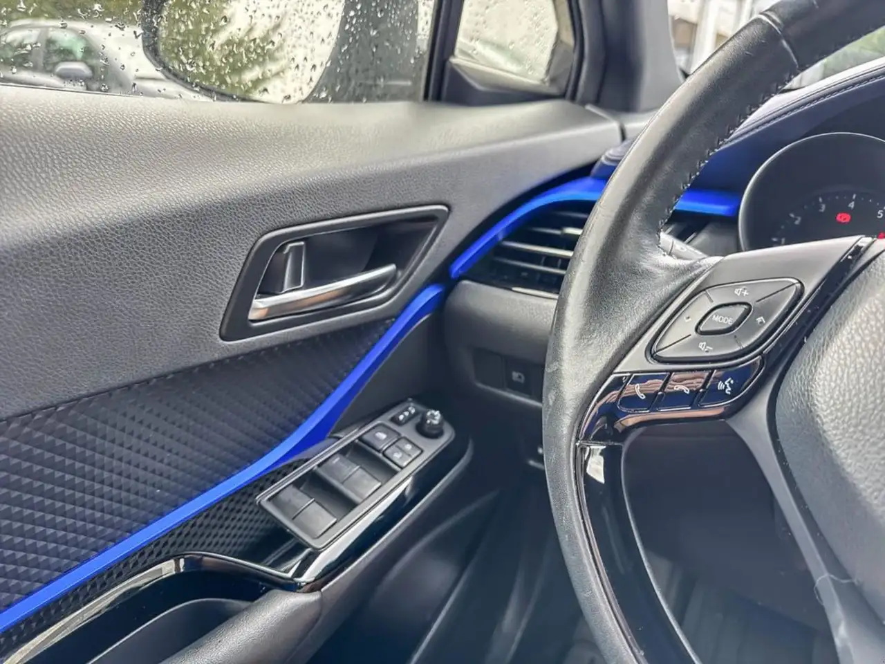 Toyota C-HR снимка Toyota C-HR