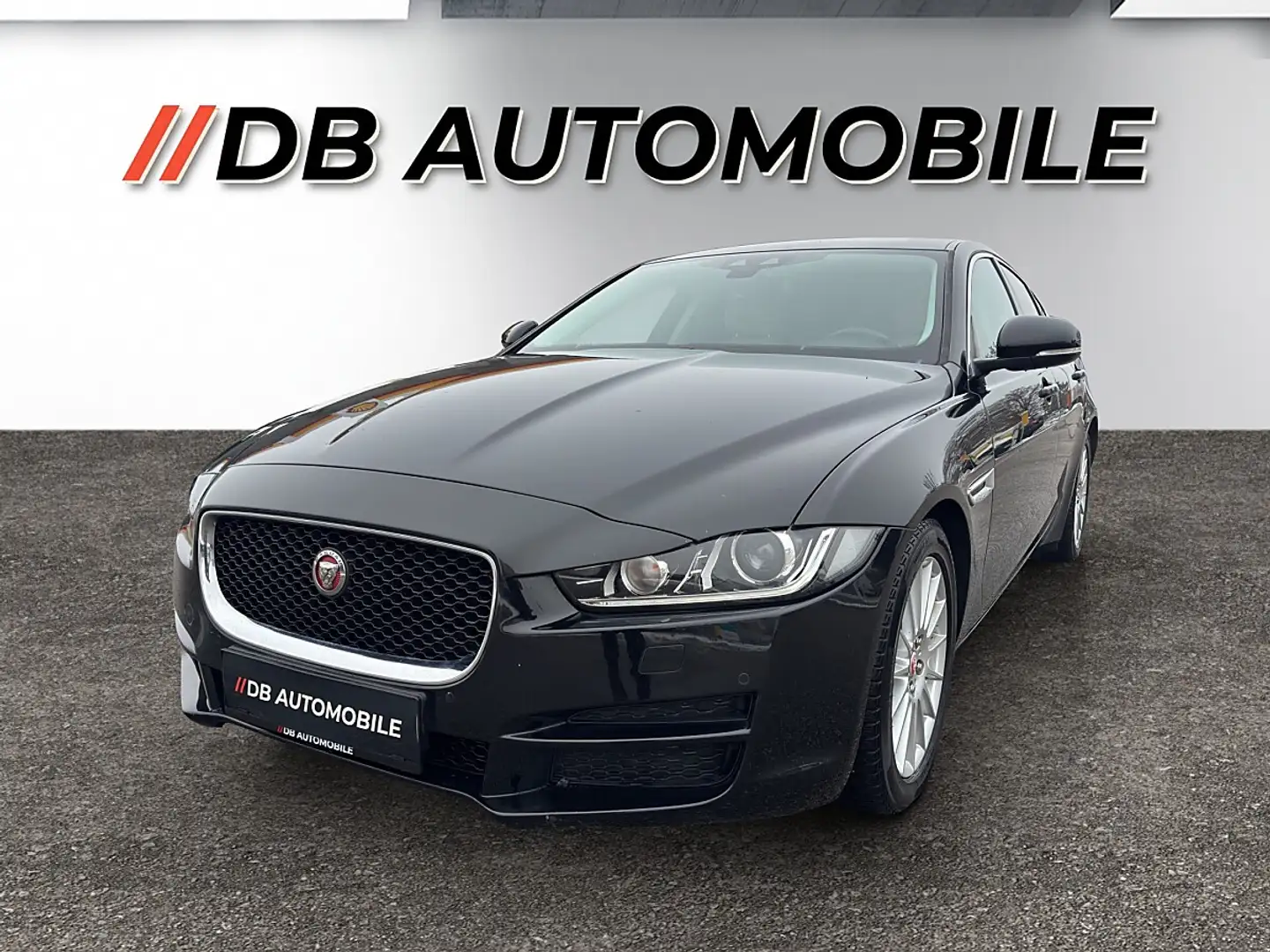 Jaguar XE E-Performance Prestige Aut. Schwarz - 1
