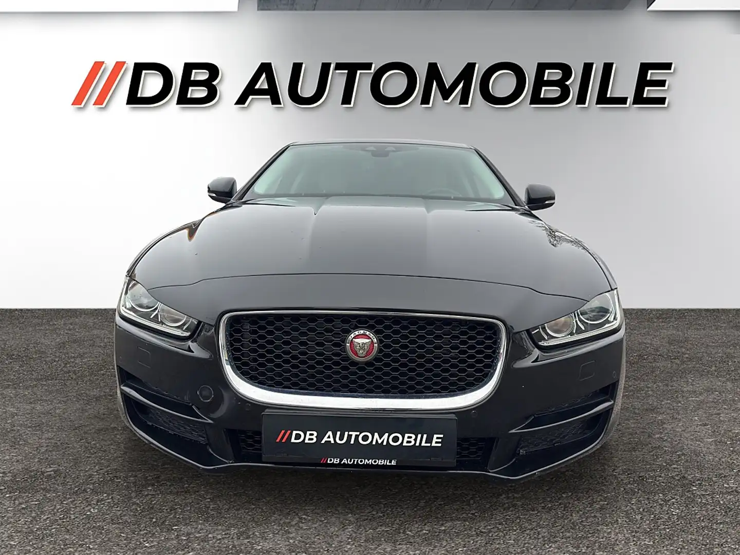 Jaguar XE E-Performance Prestige Aut. Schwarz - 2